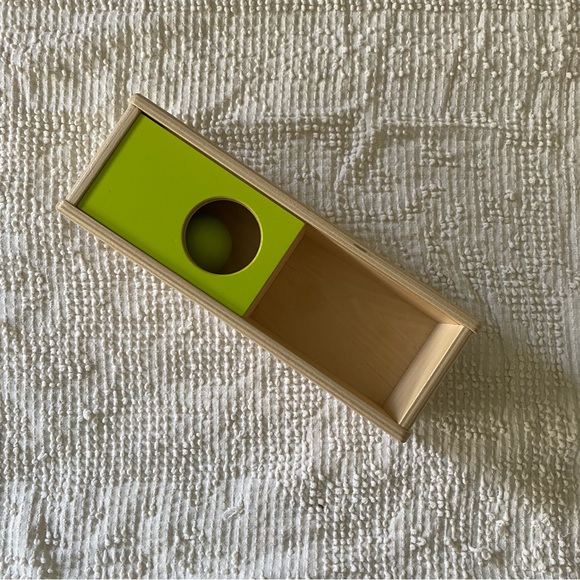 Lovevery Sliding Top Box - The Thinker Play Kit - Picture 2 of 4